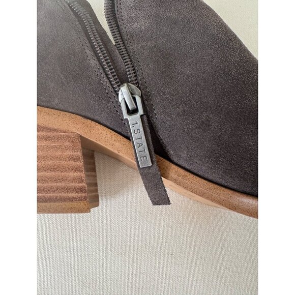 1. State Loka Studded Suede Ankle Bootie Wood Block Heel Almond Toe Size 8M Gray - Picture 4 of 15